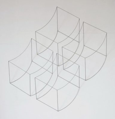 Gekrümmte Quader Gekrümmte Quader, 2009, Edelstahl, 152 x 140 x 18 cm