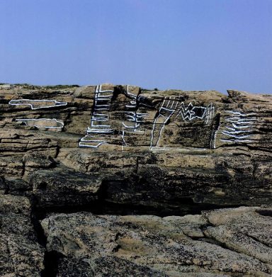 Atlantik Atlantik, 1084, Acrylfarbe auf Felsen, Bretagne, Frankreich, ca. 8 x 42 m