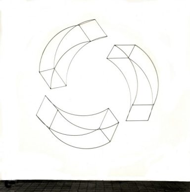 Drei Quader Kreis, 2005, Edelstahl, 160 x 160 x 15 cm Drei Quader Kreis, 2005, Edelstahl, 160 x 160 x 15 cm