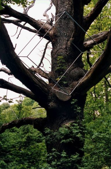 Eingeklemmte Würfel Eingeklemmte Würfel, 2003, Edelstahl