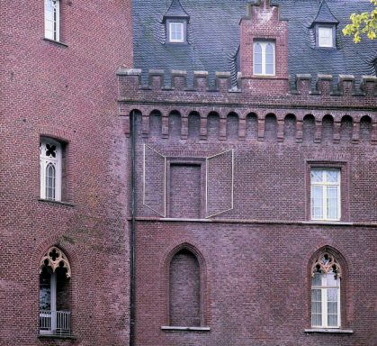 Fensterpforte Fensterpforte, 1999, Edelstahl, Museum Schloss Moyland