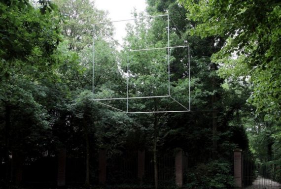 Schwebender Kubus Schwebender Kubus, 2011, Edelstahl, Aluminium, 300 x 300 x 300 cm, Museum Schloss Moyland, Bedburg - Hau